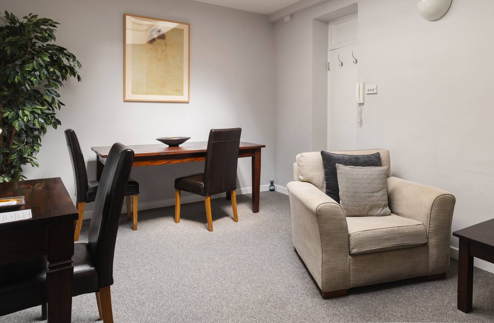 Snow Hill Large Room